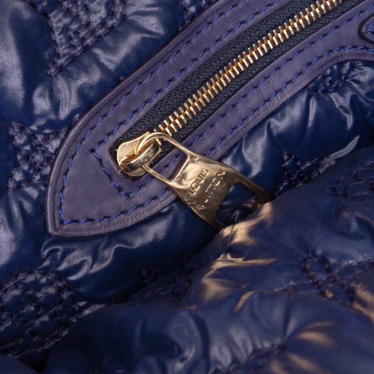 Louis Vuitton Monogram Nylon Desire Lockit Vertical MM Blauw