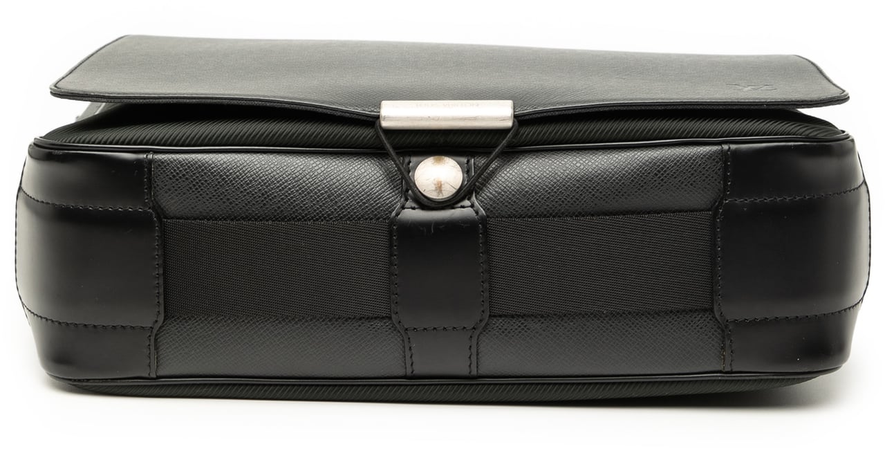 Louis Vuitton Taiga Viktor Zwart