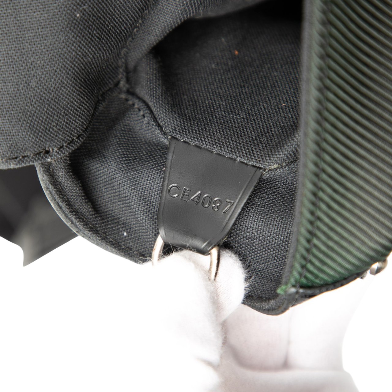 Louis Vuitton Taiga Viktor Zwart