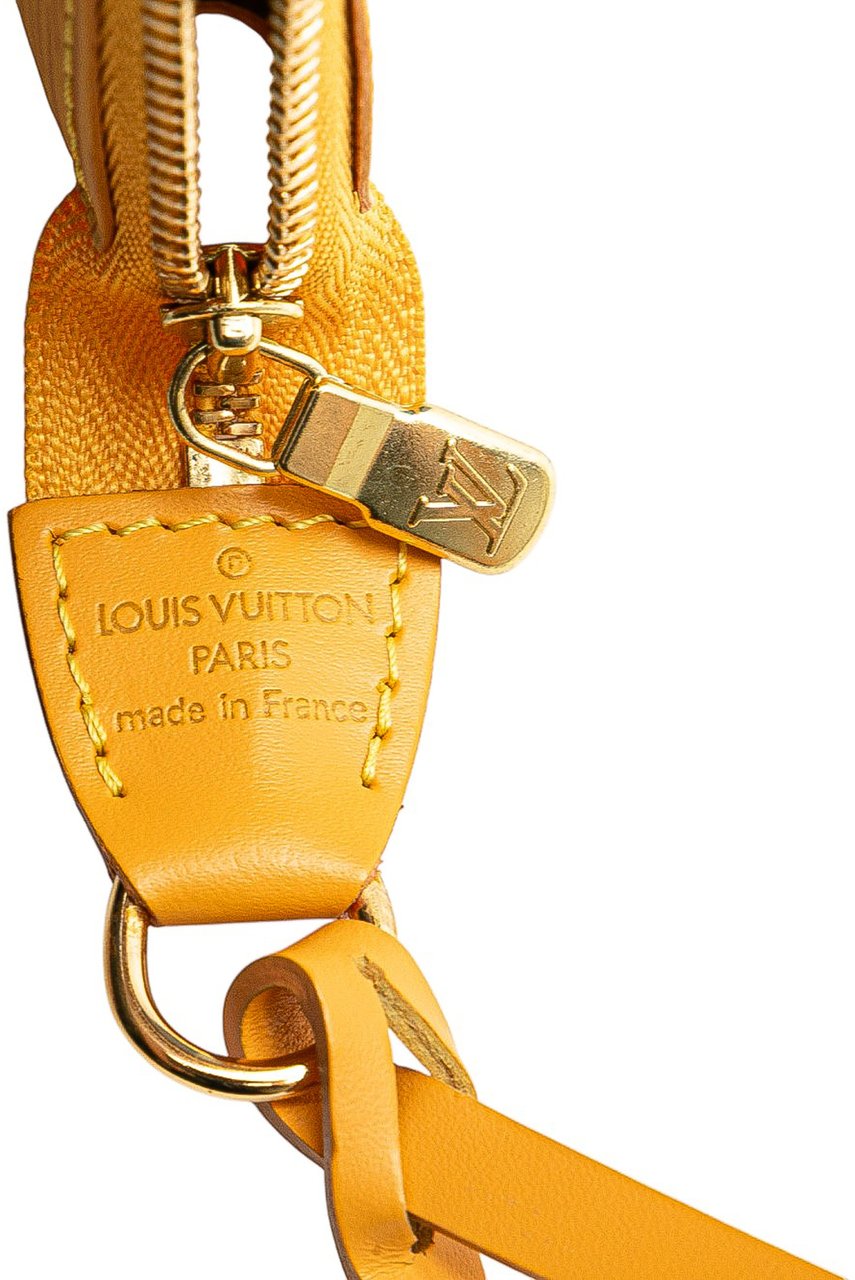 Louis Vuitton Epi Pochette Accessoires Geel