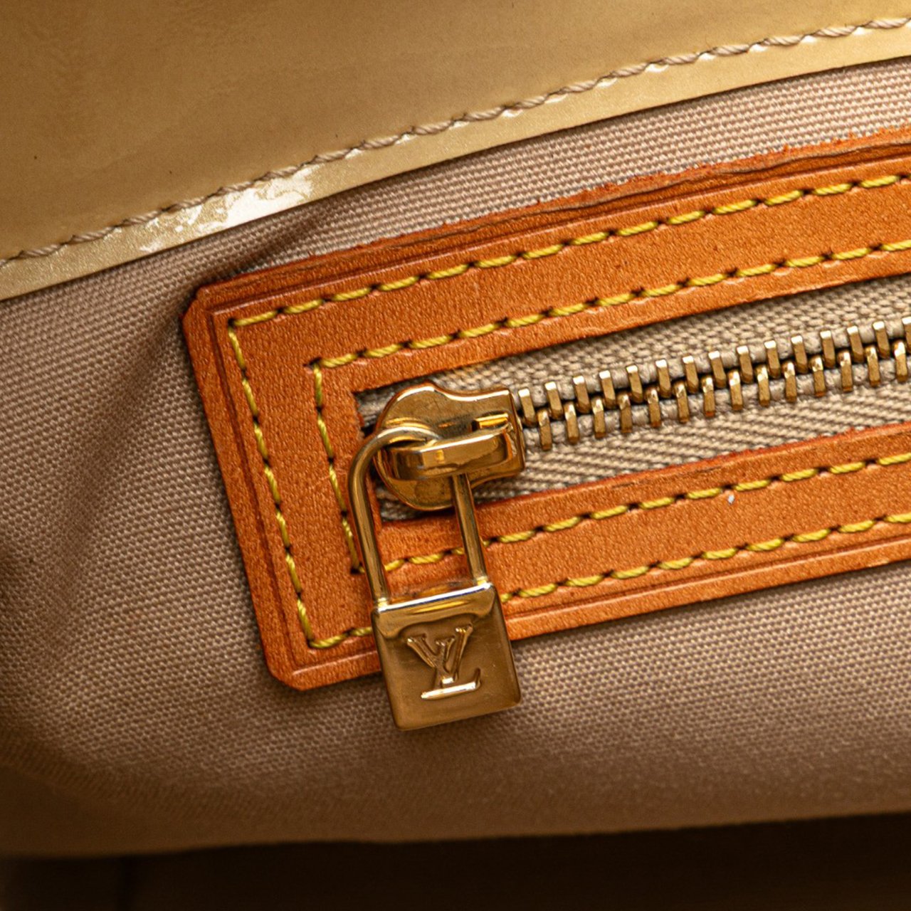 Louis Vuitton Monogram Vernis Reade PM Bruin