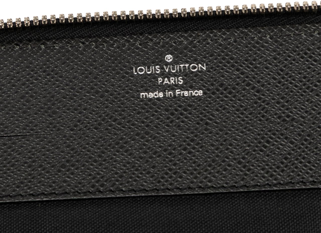 Louis Vuitton Taiga Vladimir Portfolio Zwart