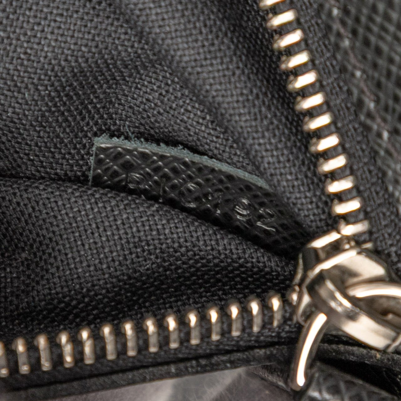 Louis Vuitton Taiga Vladimir Portfolio Zwart