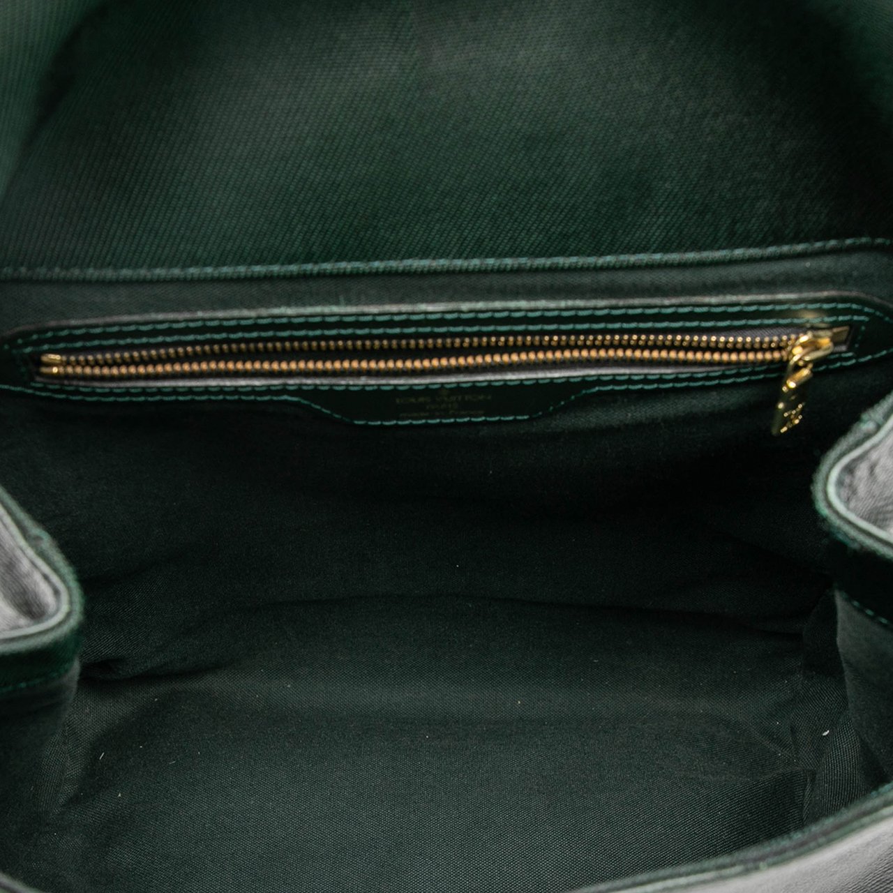 Louis Vuitton Taiga Cassiar Groen