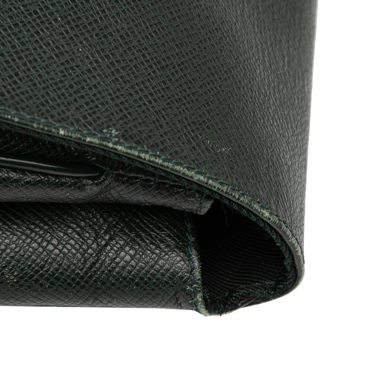 Louis Vuitton Taiga Cassiar Groen