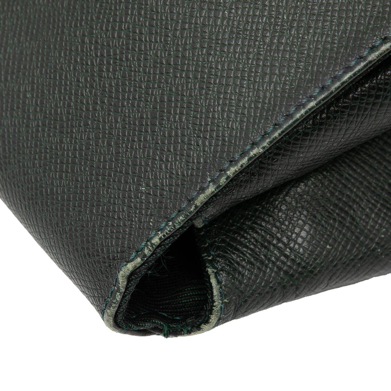 Louis Vuitton Taiga Cassiar Groen