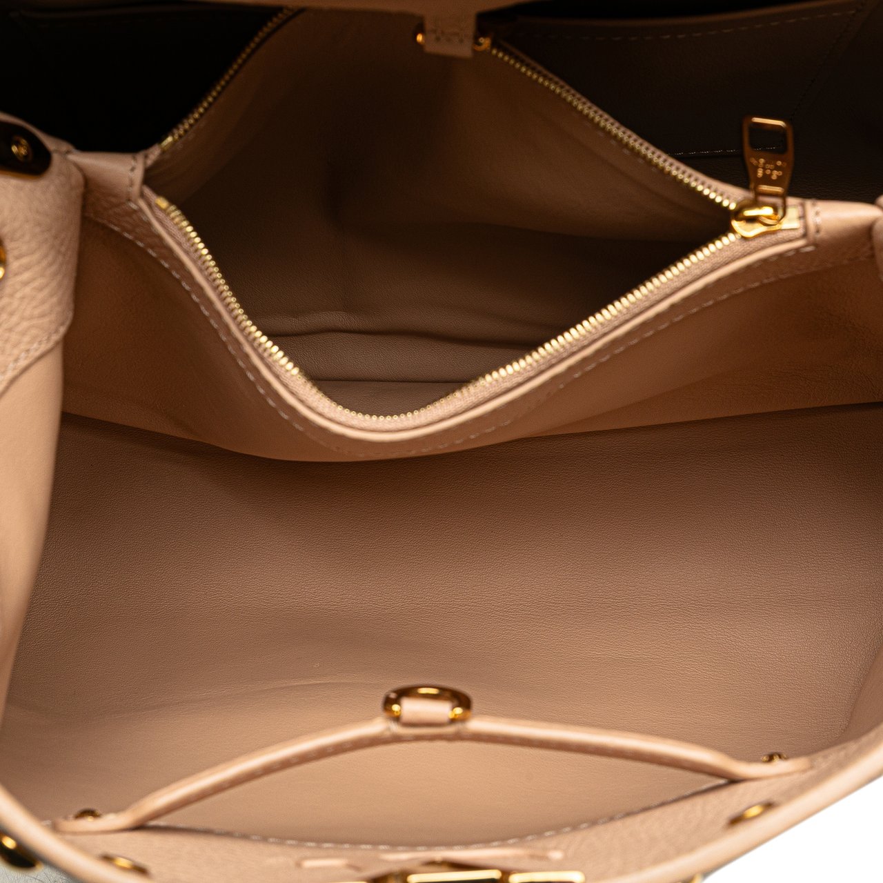 Louis Vuitton Taurillon Studdy Capucines MM Bruin
