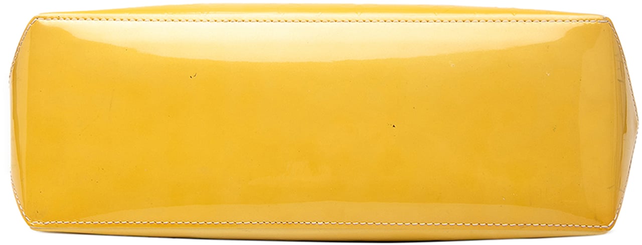 Louis Vuitton Monogram Vernis Wilshire PM Geel