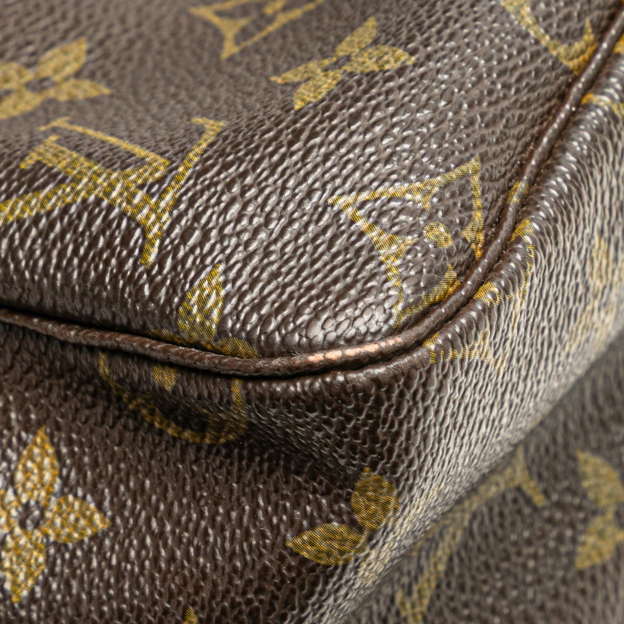 Louis Vuitton Monogram Trousse Toilette 28 Bruin