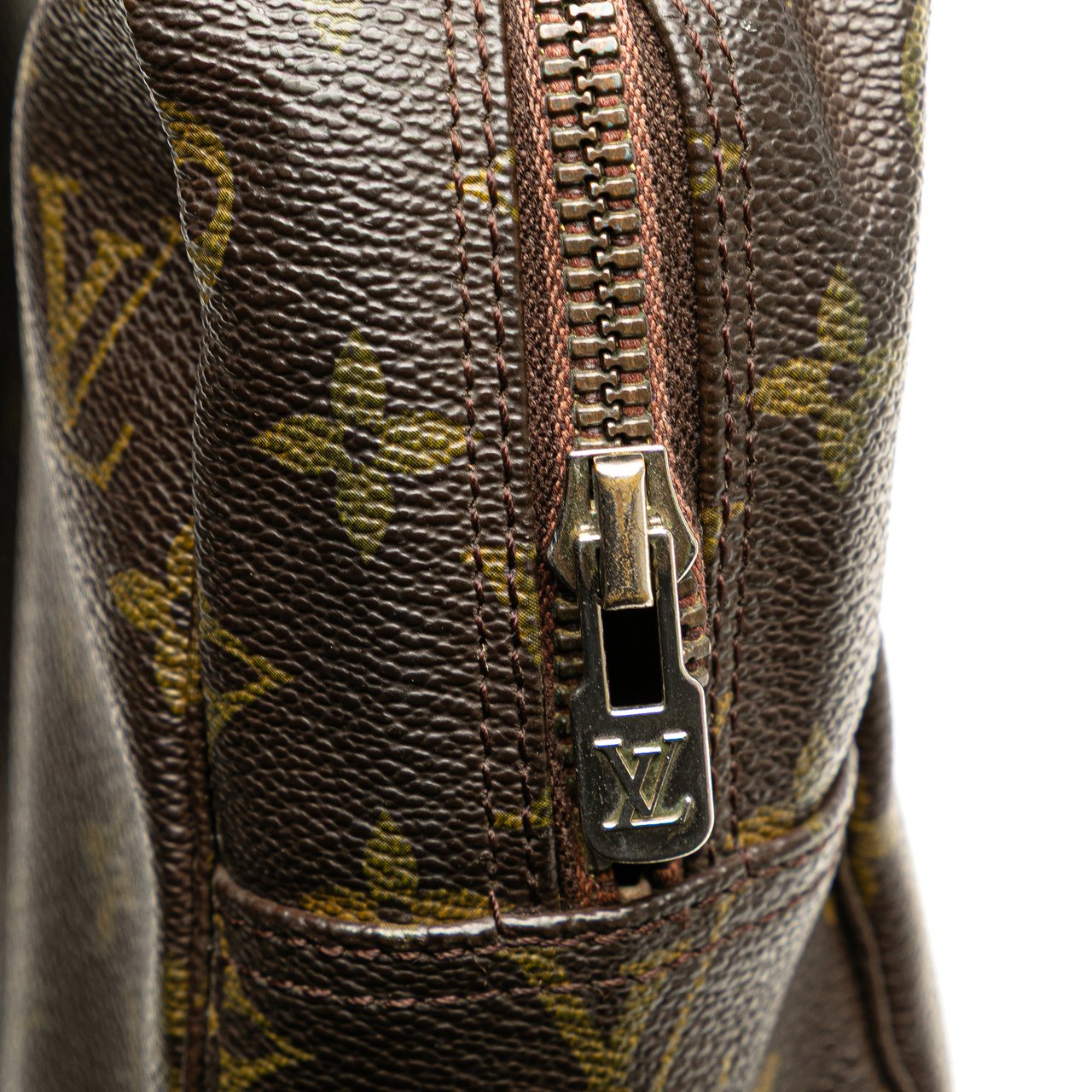 Louis Vuitton Monogram Trousse Toilette 28 Bruin