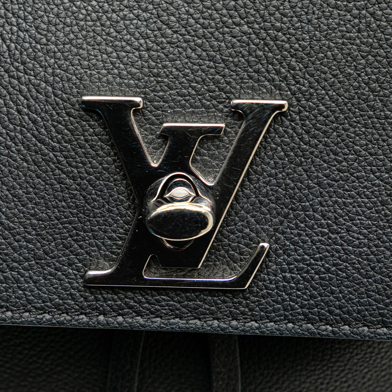 Louis Vuitton Taurillon Lockme Backpack Zwart