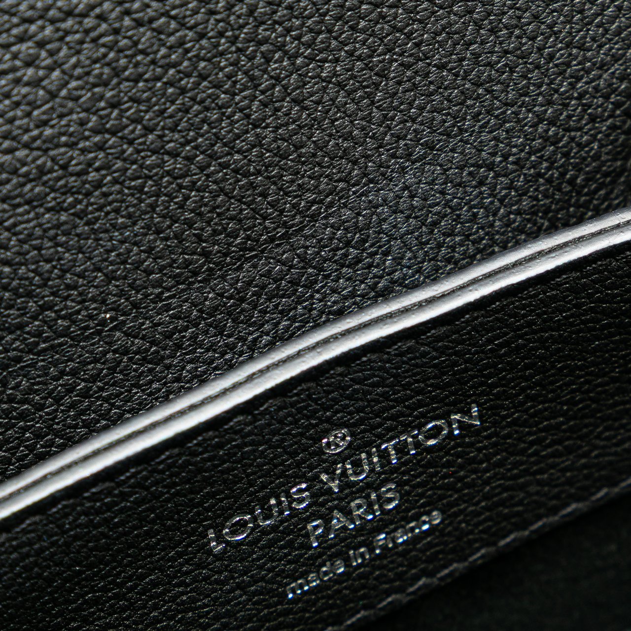 Louis Vuitton Taurillon Lockme Backpack Zwart