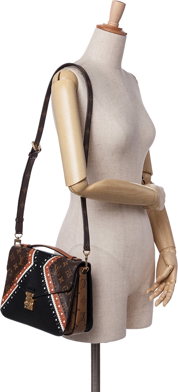 Louis Vuitton Monogram Brogue Pochette Metis Bruin