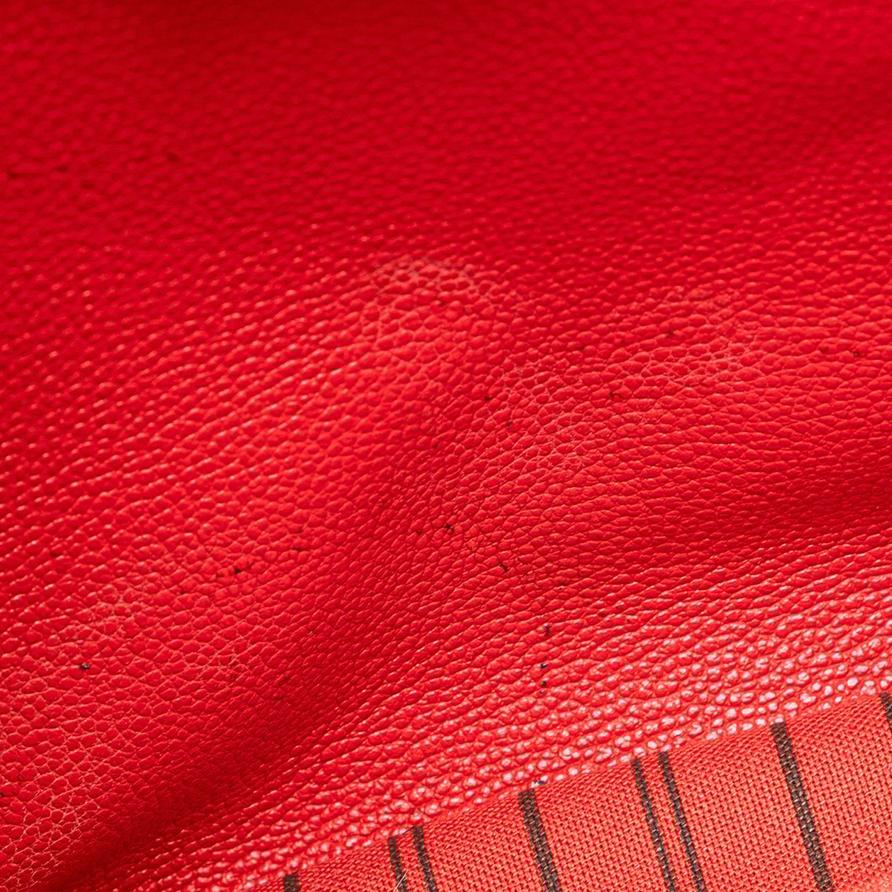Louis Vuitton Monogram Empreinte Montaigne MM Rood