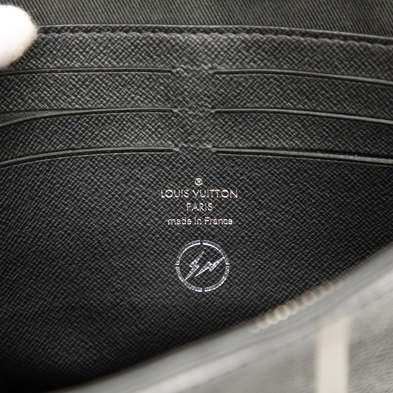 Louis Vuitton Fujiwara Monogram Eclipse Flash Pochette Voyage MM Zwart