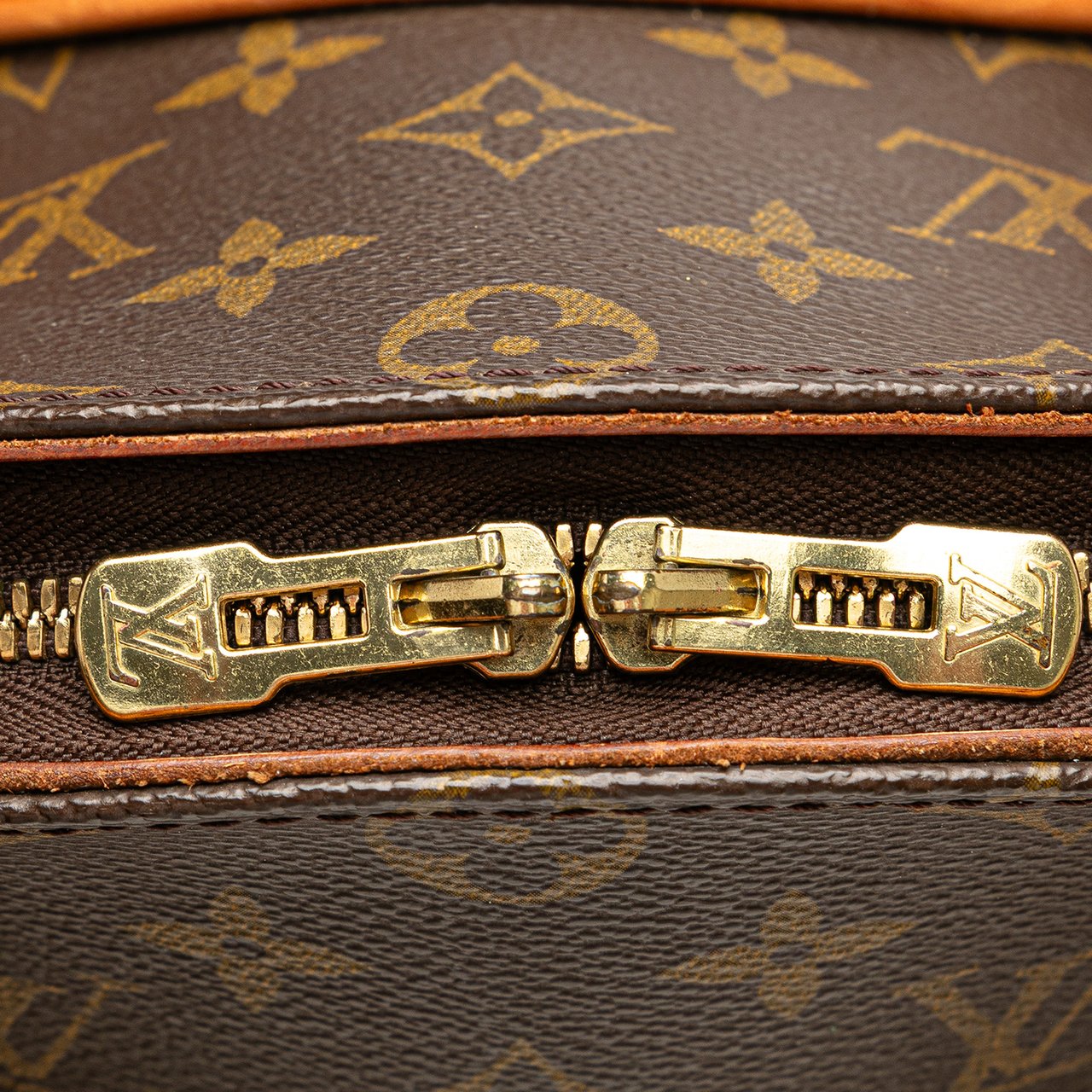 Louis Vuitton Monogram Ellipse PM Bruin