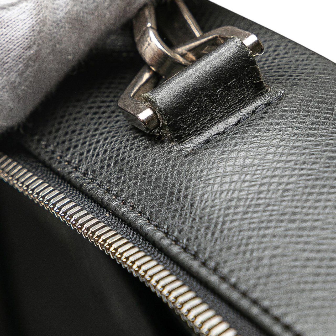 Louis Vuitton Taiga Porte Ordinateur Odessa Zwart