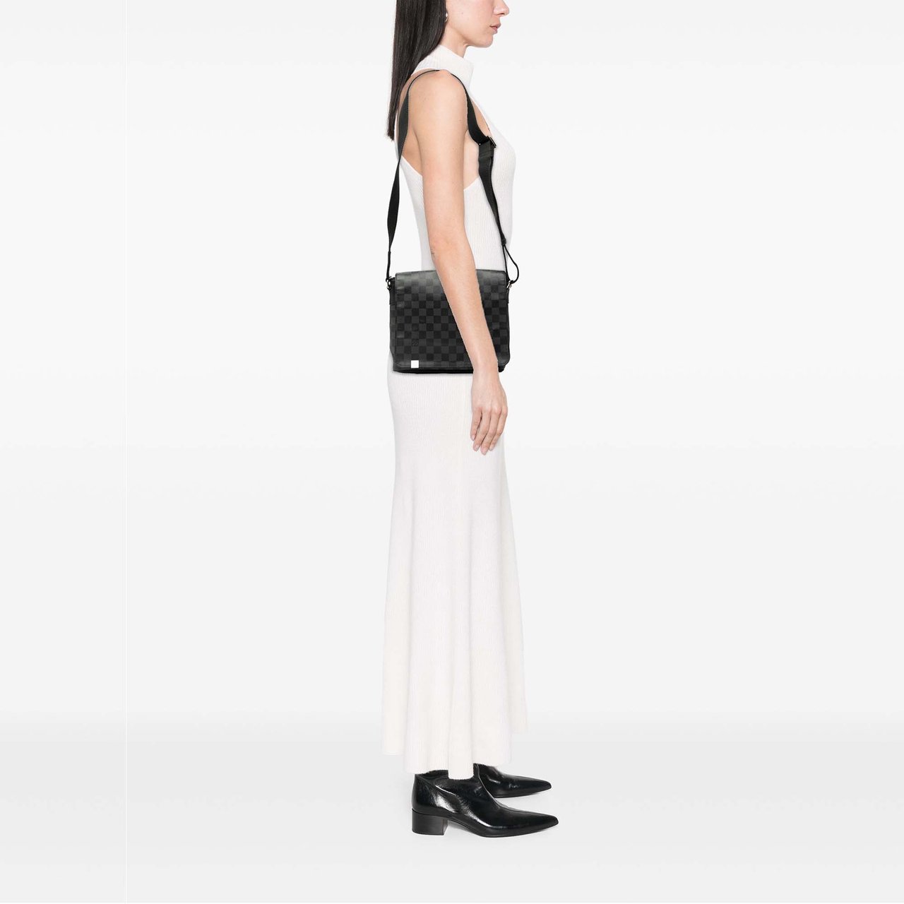 Louis Vuitton Damier Graphite District PM Zwart