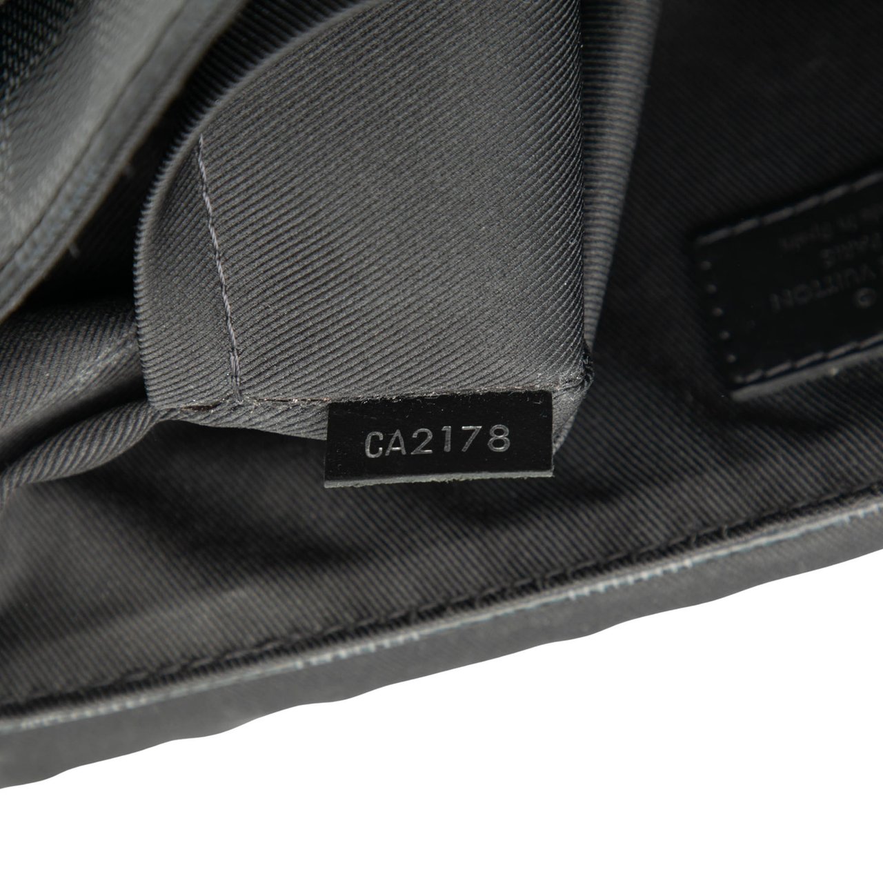 Louis Vuitton Damier Graphite District PM Zwart