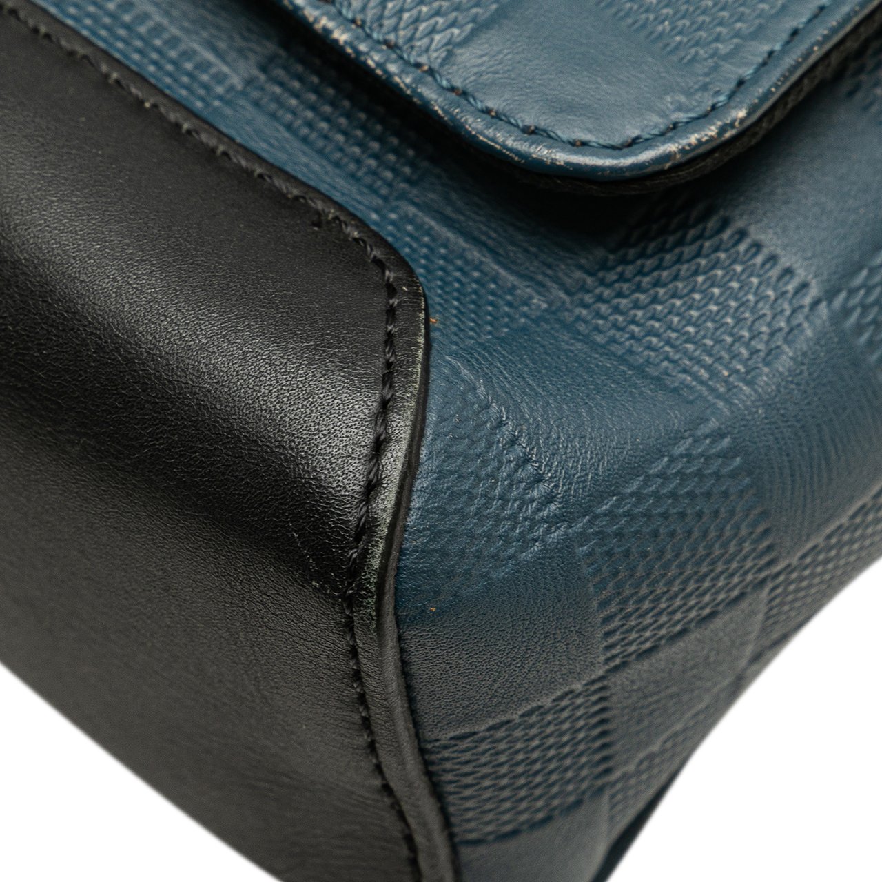 Louis Vuitton Damier Infini District PM Blauw