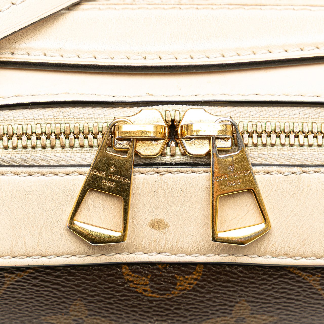 Louis Vuitton Monogram Saintonge Bruin