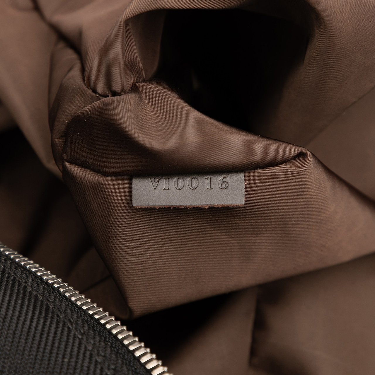 Louis Vuitton Damier Geant Aventurier Polaire Zwart