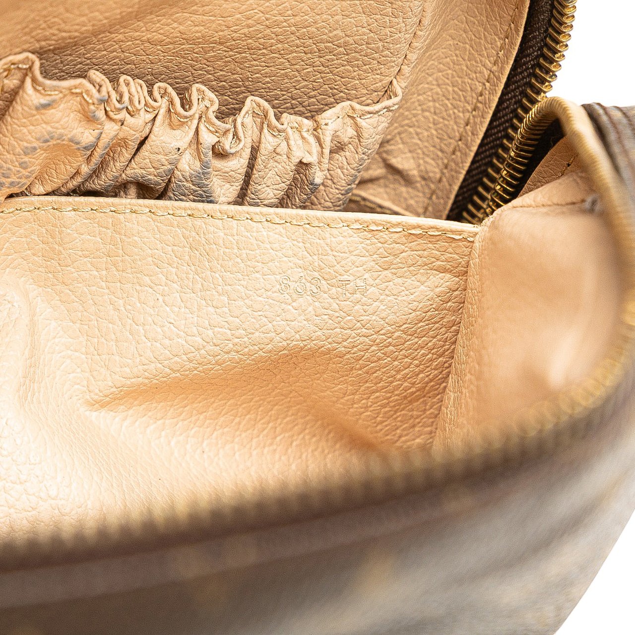 Louis Vuitton Monogram Trousse Toilette 23 Bruin