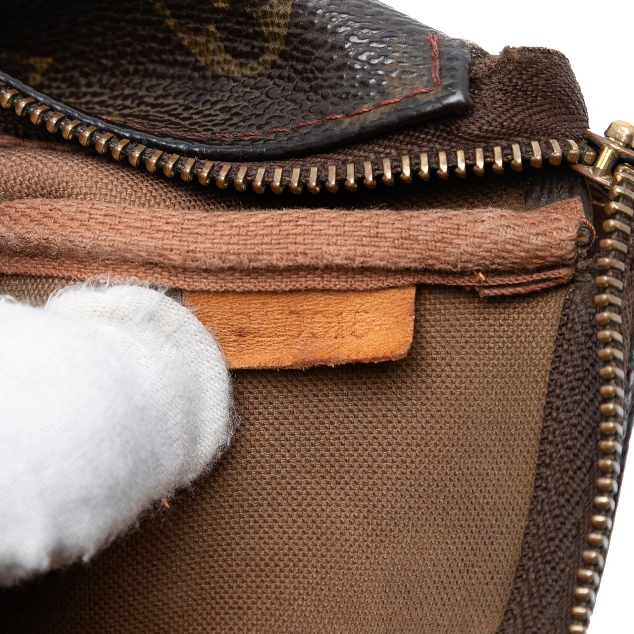 Louis Vuitton Takashi Murakami Monogram Cherry Pochette Accessoires Bruin