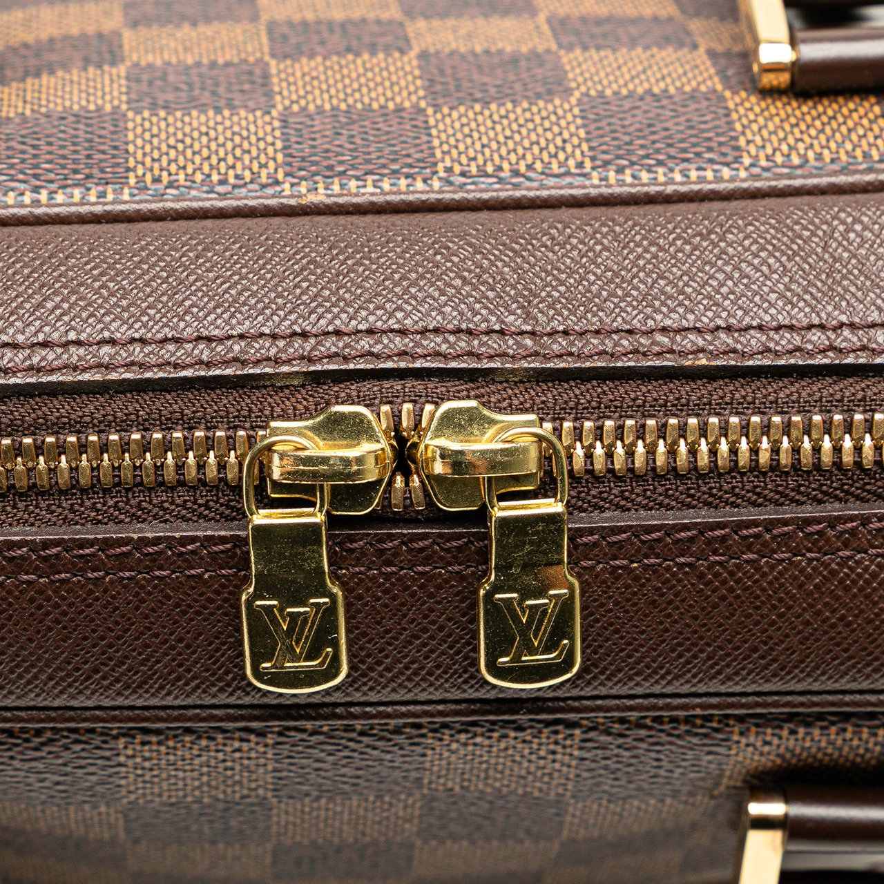 Louis Vuitton Damier Ebene Brera Bruin