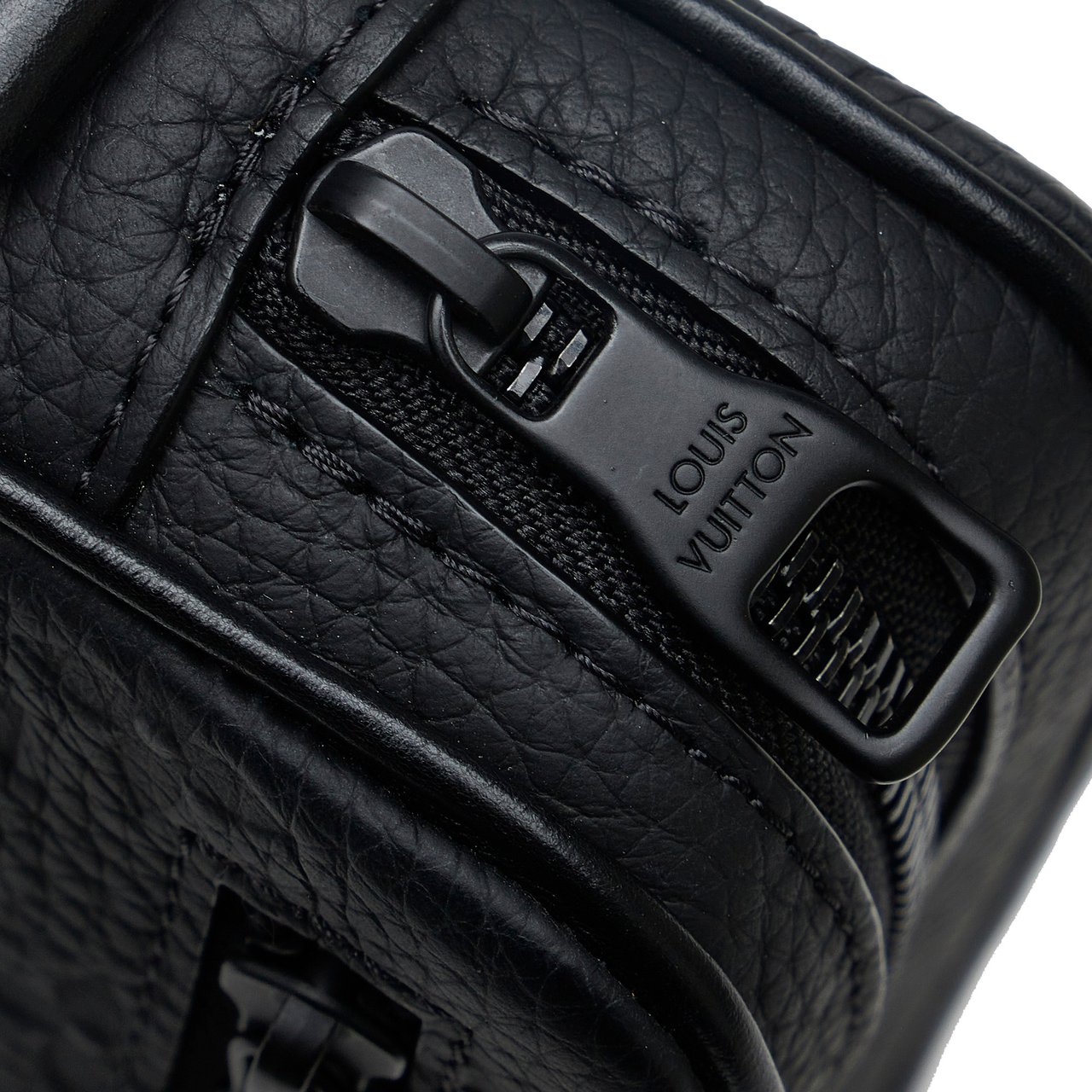 Louis Vuitton Monogram Taurillon Pochette Volga Grijs