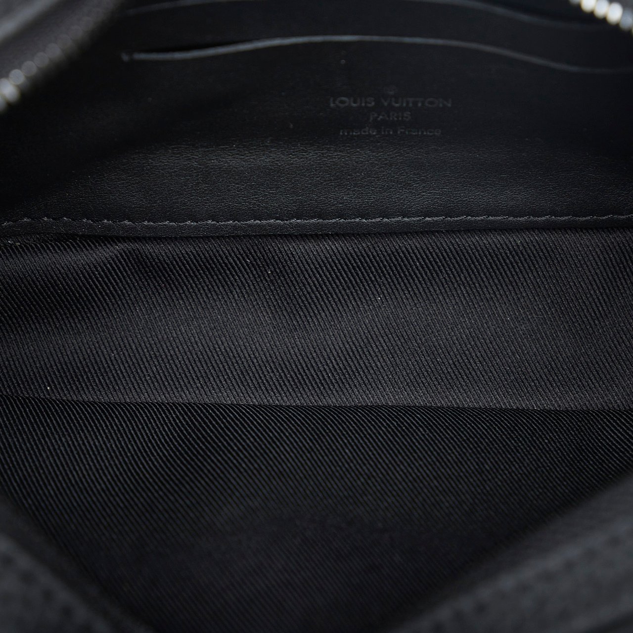 Louis Vuitton Monogram Taurillon Pochette Volga Grijs