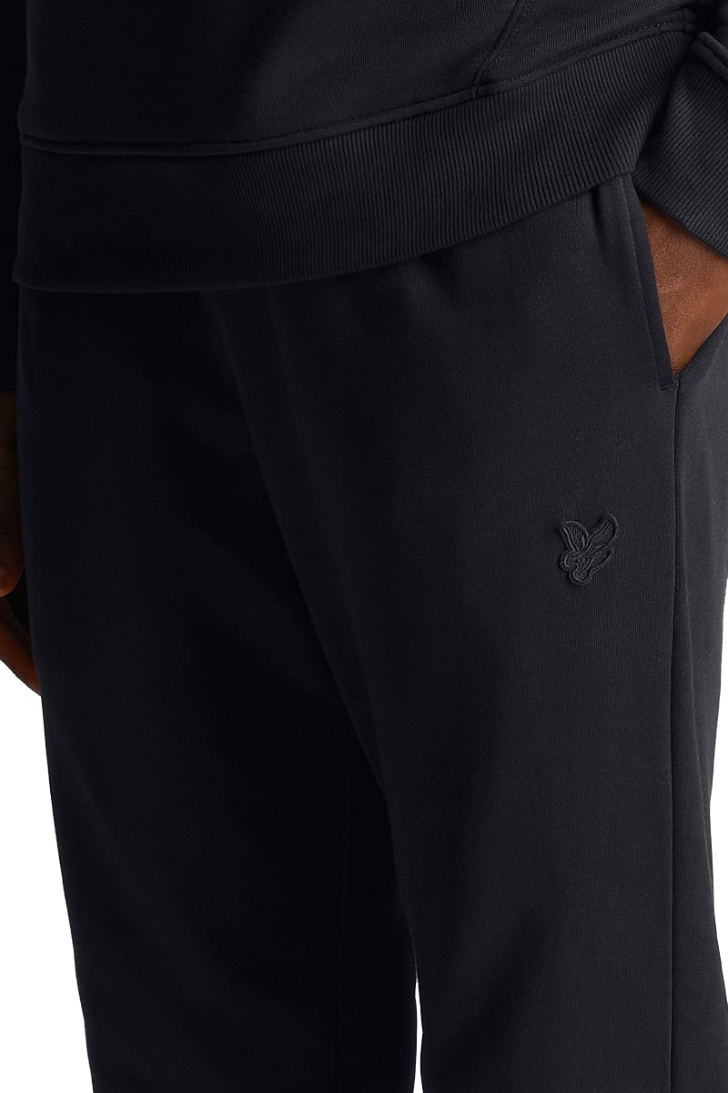 Lyle & Scott Lyle &amp; Scott Tonal Eagle Skinny Sweatpant Zwart