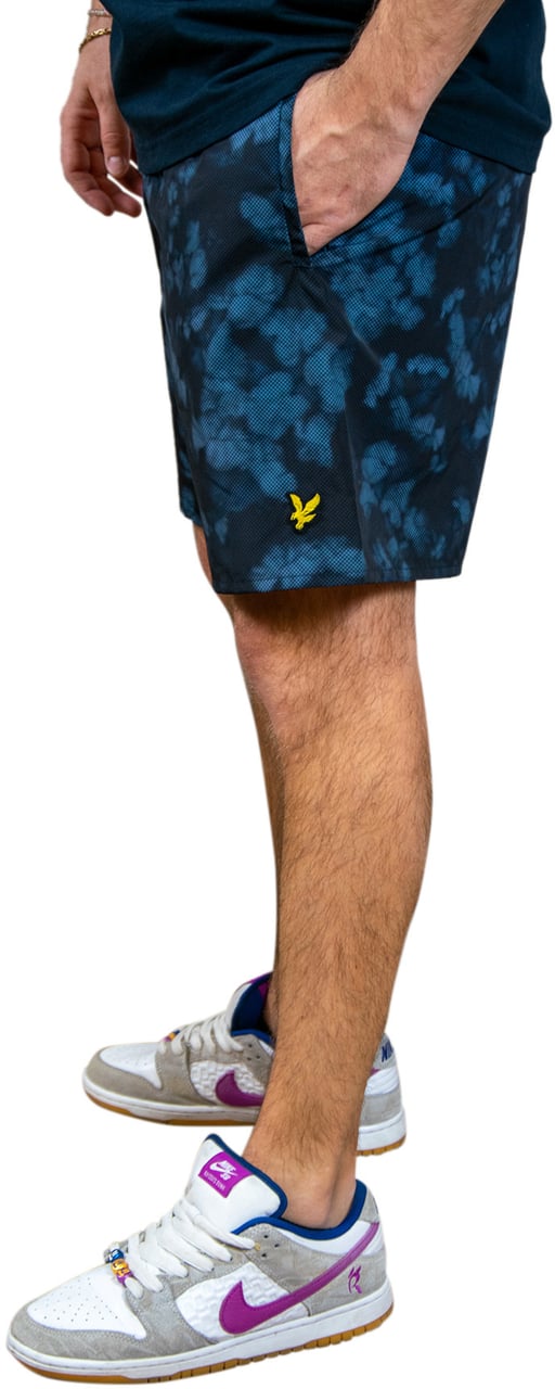 Lyle & Scott Digital Floral Print Floral Short Blauw