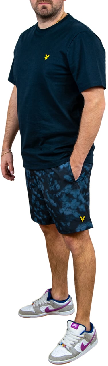 Lyle & Scott Digital Floral Print Floral Short Blauw