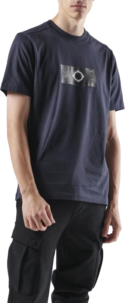 Ma.Strum Ma.Strum Tromple Loeil Badge Tee Blauw