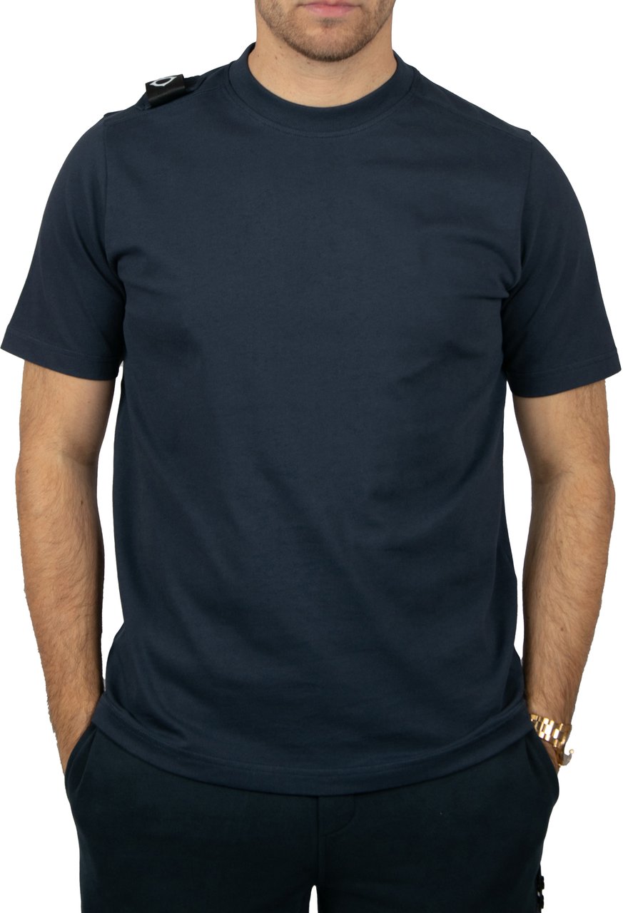 Ma.Strum Ma.Strum Badge Tee Blauw