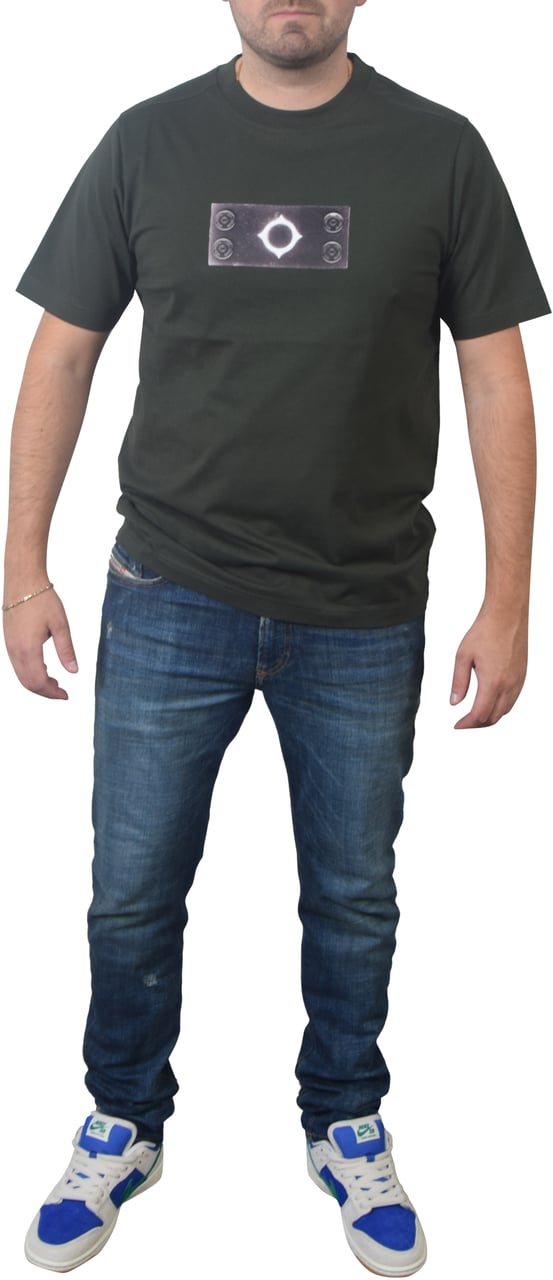 Ma.Strum Ma.Strum Tromple Loeil Badge Tee Groen