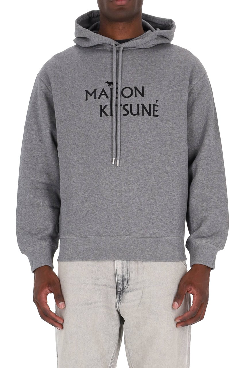Maison Kitsuné Cropped Grey Hoodie with Drawstring Hood and Bold Logo Grijs