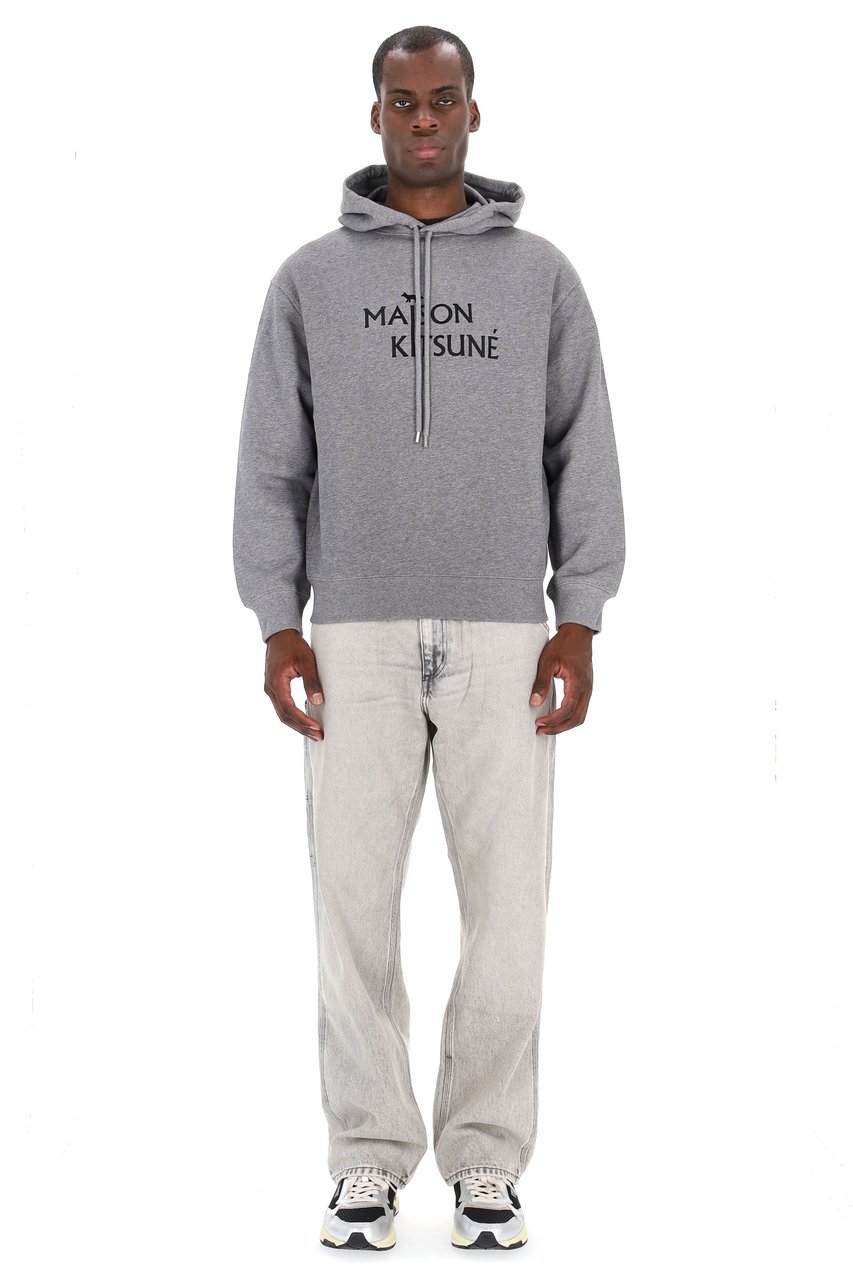 Maison Kitsuné Cropped Grey Hoodie with Drawstring Hood and Bold Logo Grijs