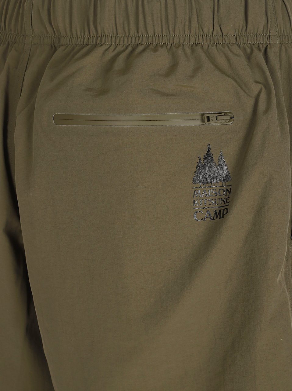 Maison Kitsuné Olive Green Minimalist Shorts with Adjustable Waistband and Zippered Pocket Grijs