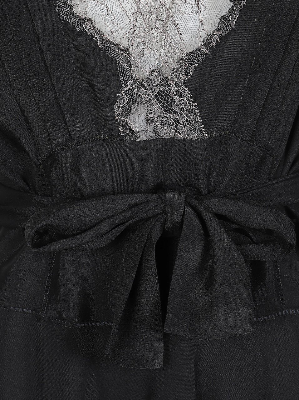 Maison Margiela Flowing Black Dress with Lace Trim and Belted Waist Zwart