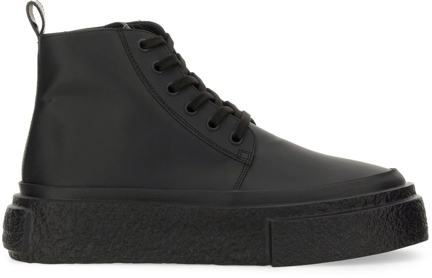 Maison Margiela LEATHER LACE-UP SNEAKER Zwart