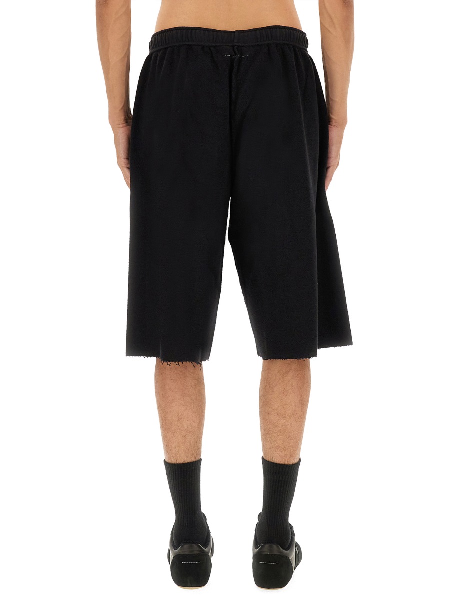 Maison Margiela SHORTS WITH LOGO Zwart