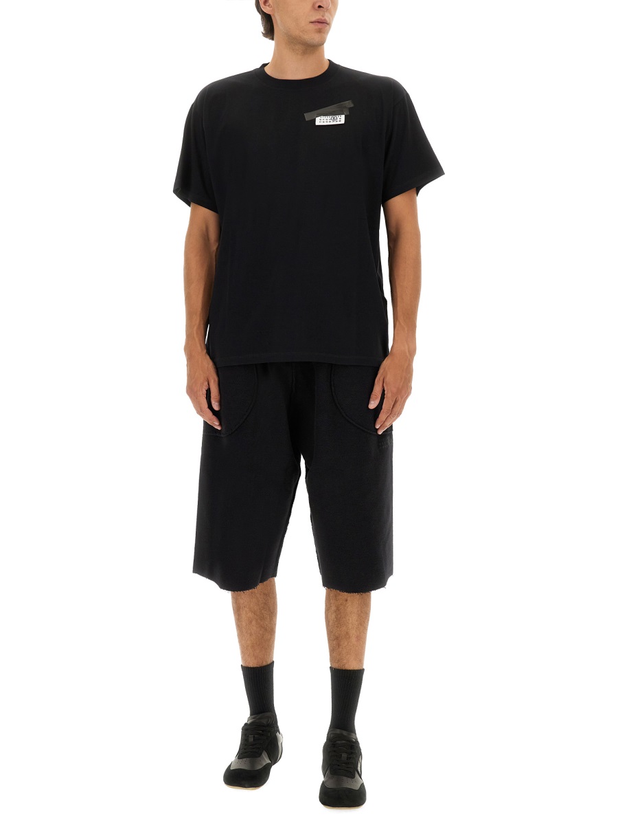 Maison Margiela SHORTS WITH LOGO Zwart