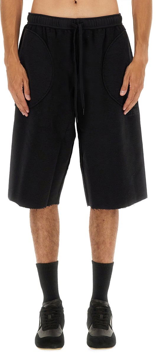 Maison Margiela SHORTS WITH LOGO Zwart