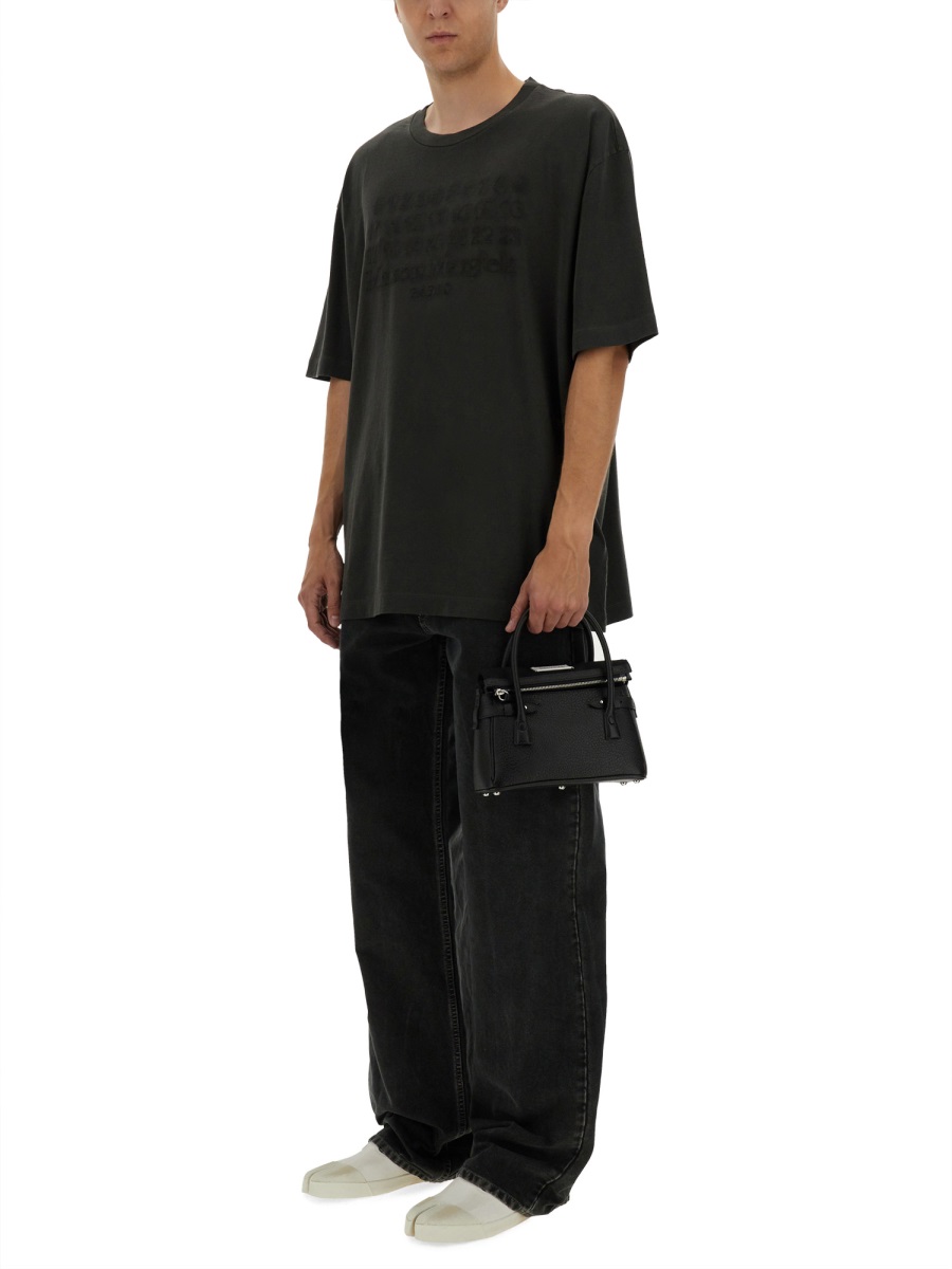 Maison Margiela T-SHIRT CON LOGO RICAMATO Zwart