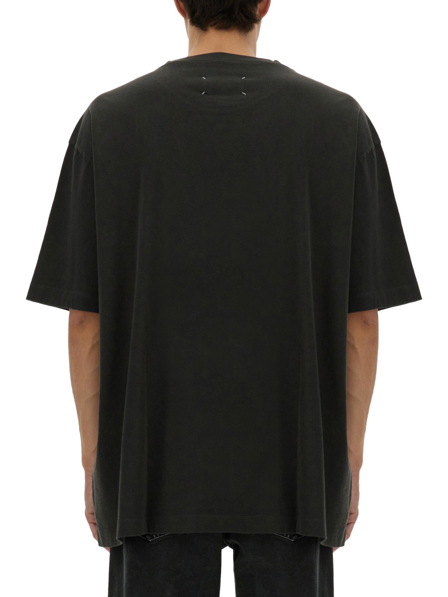Maison Margiela T-SHIRT CON LOGO RICAMATO Zwart