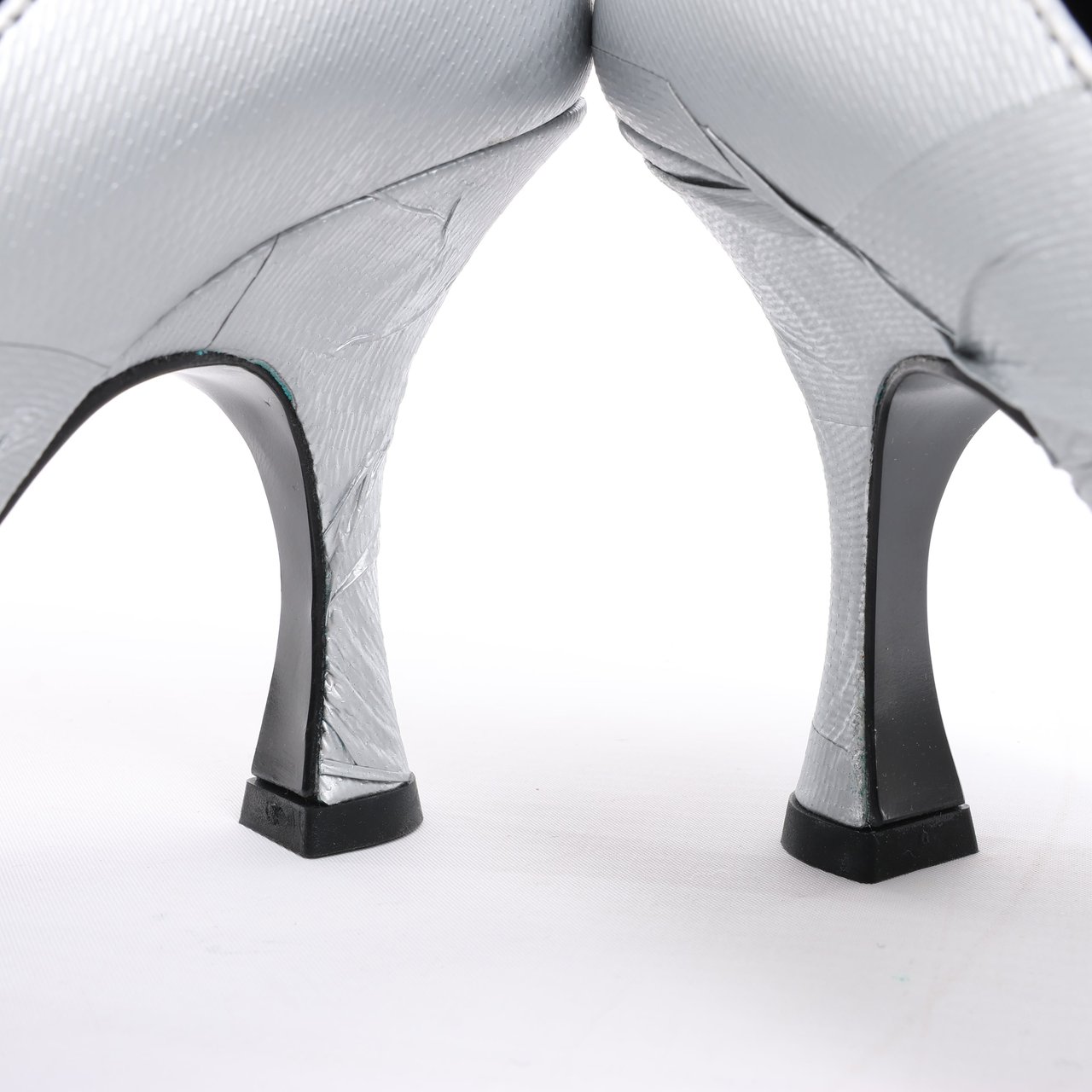 Maison Margiela MAISON MARGIELA MM6 9 cm Laminated Leather Pumps in Silver, Size 37 EU Zilver