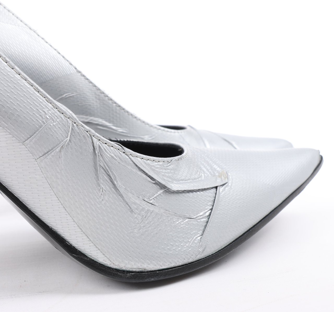 Maison Margiela MAISON MARGIELA MM6 9 cm Laminated Leather Pumps in Silver, Size 37 EU Zilver