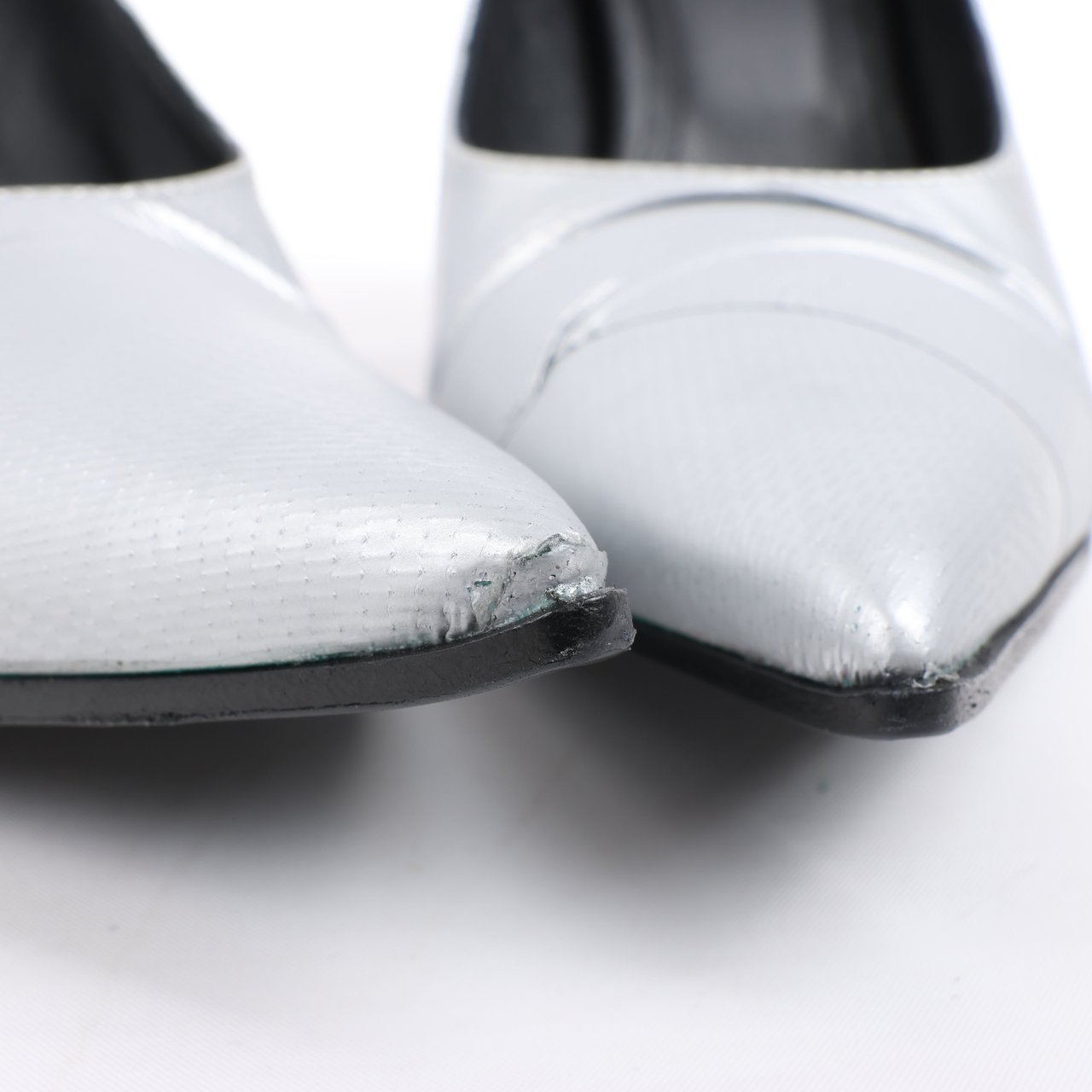 Maison Margiela MAISON MARGIELA MM6 9 cm Laminated Leather Pumps in Silver, Size 37 EU Zilver